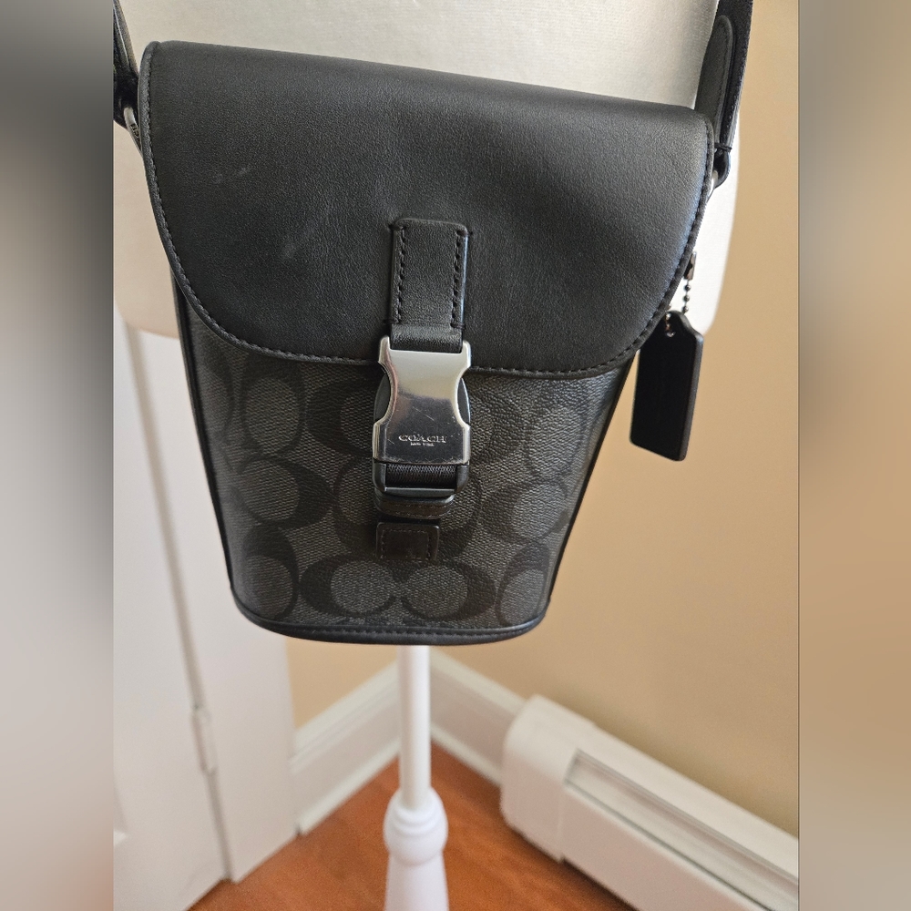 TRACK SMALL FLAP CROSSBODY IN SIGNATURE COACH CANVAS